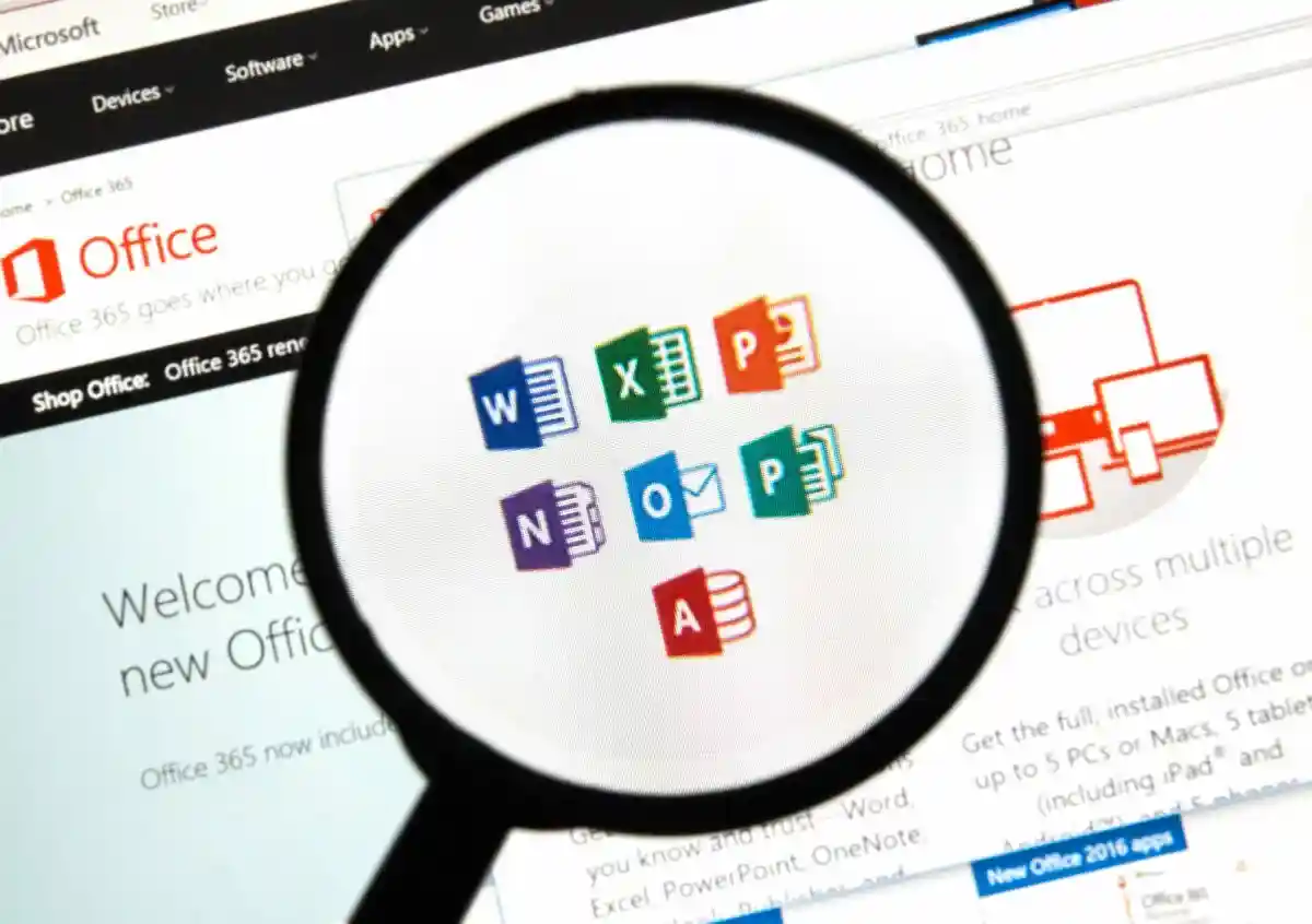 Microsoft сокращает рабочие операции: подробности ухода из России. Фото: dennizn / shutterstock.com