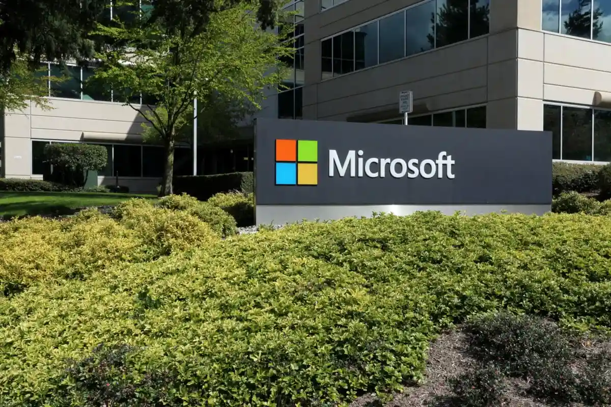 Microsoft сокращает рабочие операции