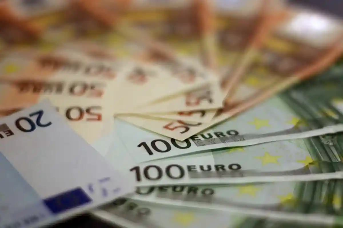 Насколько низко может упасть евро