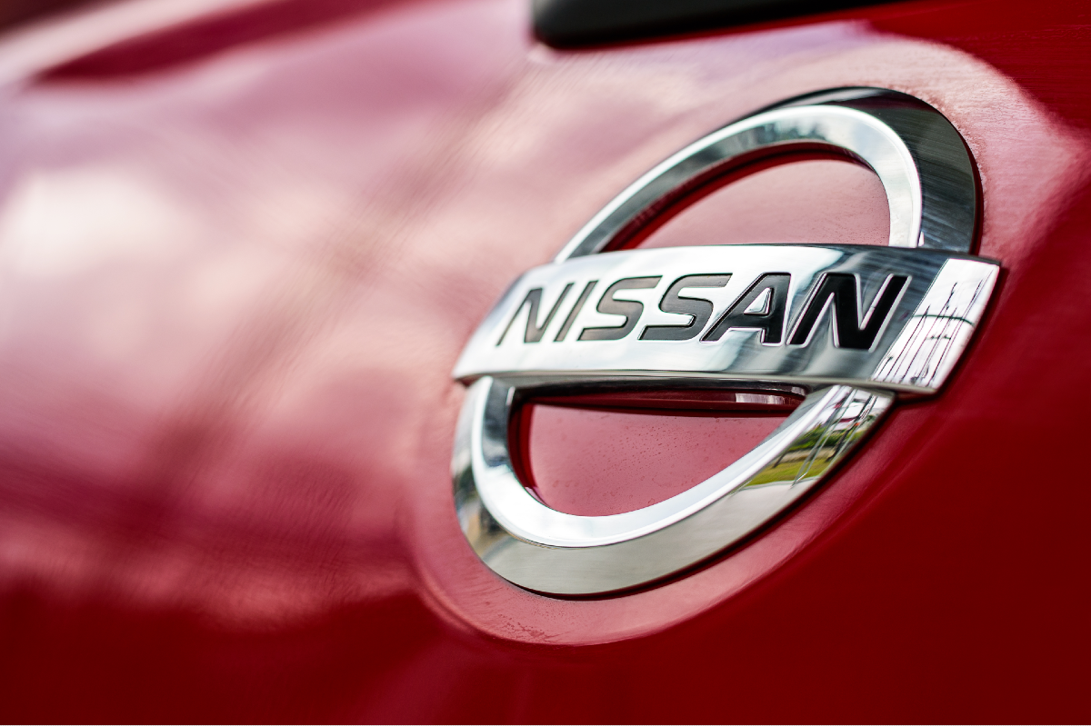 Nissan прекращает производство в России