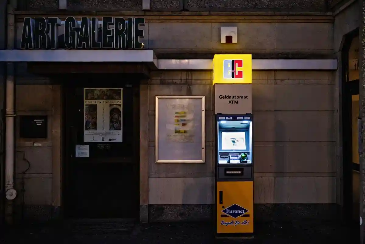 Скимминг — новое мошенничество в банкоматах Германии. Фото: Aleksejs Bocoks / aussiedlerbote.de