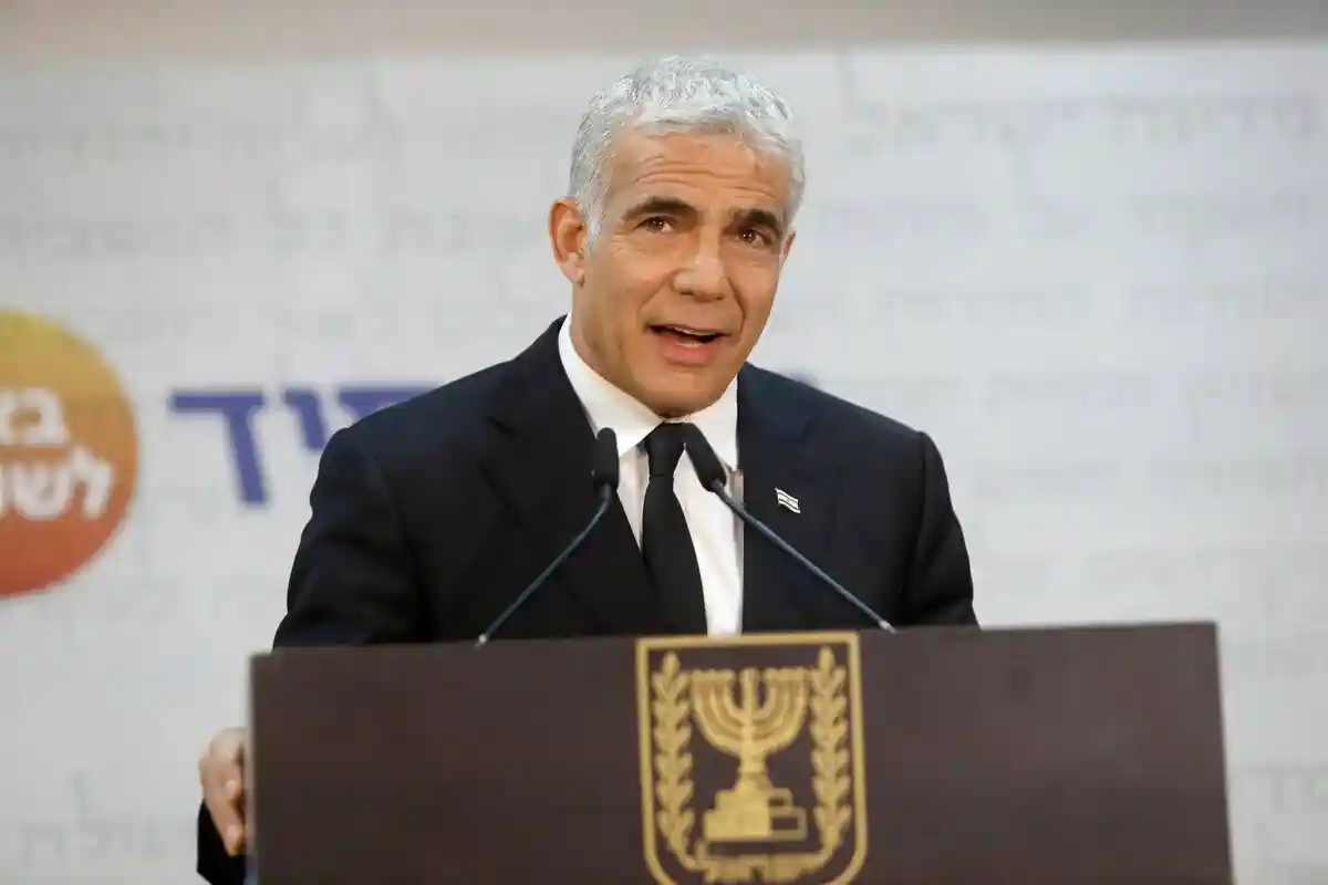 Новый премьер-министр Израиля — Яир Лапид. Фото: Gil Cohen Magen / shutterstock.com