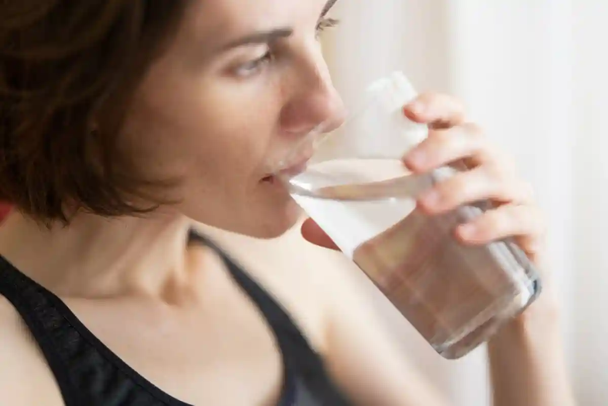 Головные боли, сухость слизистых оболочек и полости рта говорят о недостаточном количестве воды в организме. Фото: engin akyurt/Unsplash.com 