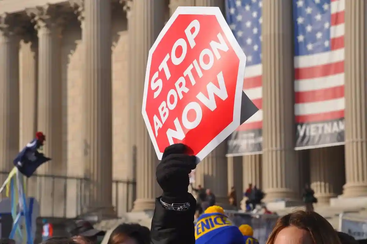 Отмена права на аборт