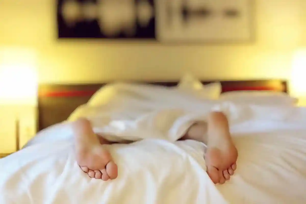 Если вы больны в постели, вы не сможете восстановиться от работы. Фото: Pixabay / Pexels.