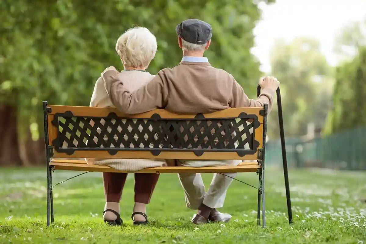 Не многие в 100-летнем возрасте могут позволить себе работать. Фото: Ljupco Smokovski / Shutterstock.com
