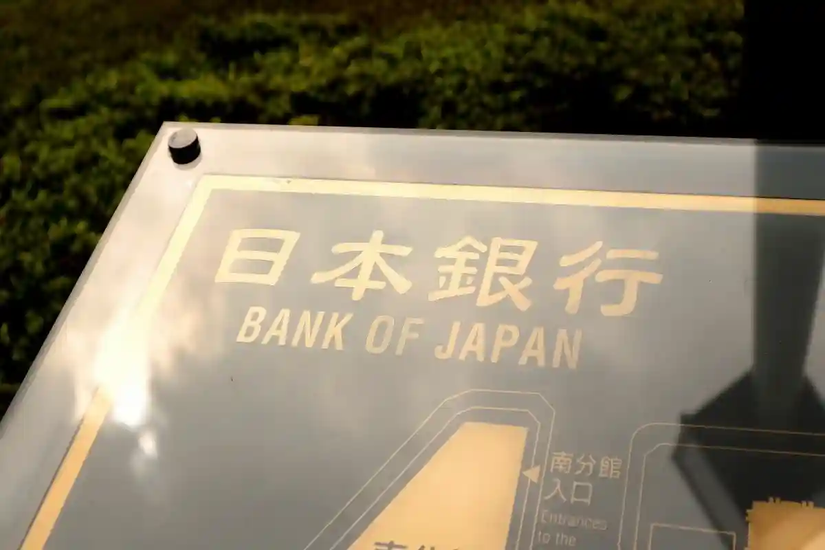 Банк Японии продолжает удерживать ключевую процентную ставку на уровне -0,1%. Фото: slyellow / shutterstock.com