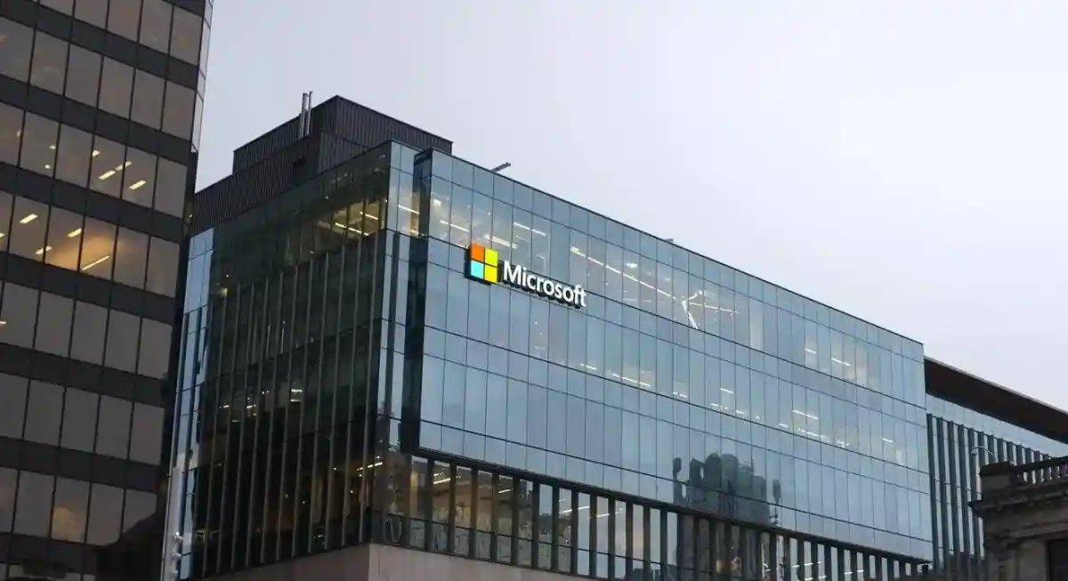 Президент Microsoft: компания полностью закроет бизнес в РФ. Фото: Matthew Manuel/Unsplash.com