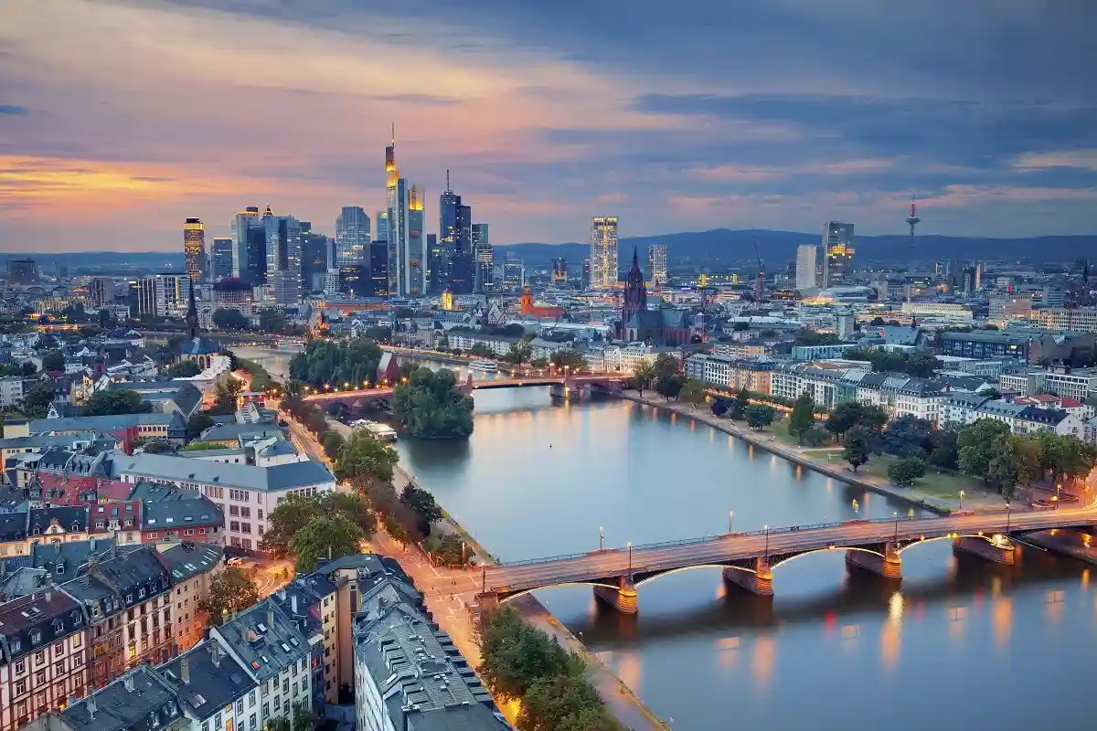 Немецкий город Франкфурт-на-Майне стал седьмым в рейтинге самых пригодных для жизни городов. Фото: Rudy Balasko / shutterstock.com 