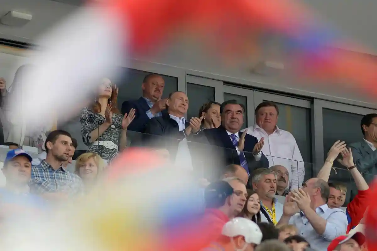 Путин уехал из России в Таджикистан. Фото: IU Liquid and water photo / shutterstock.com