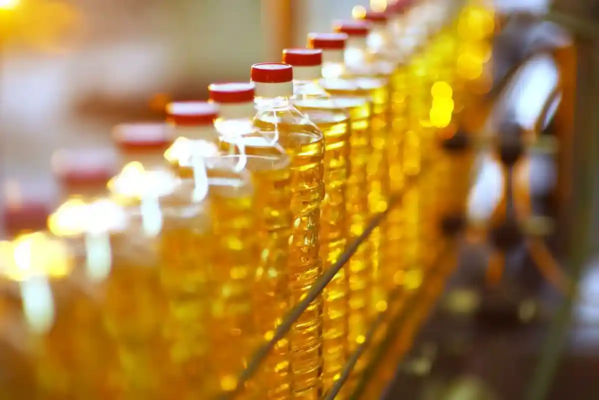 Растительное масло дешевеет, несмотря на отсутствие экспорта из Украины. Evgeniy Kalinovskiy / shutterstock.com