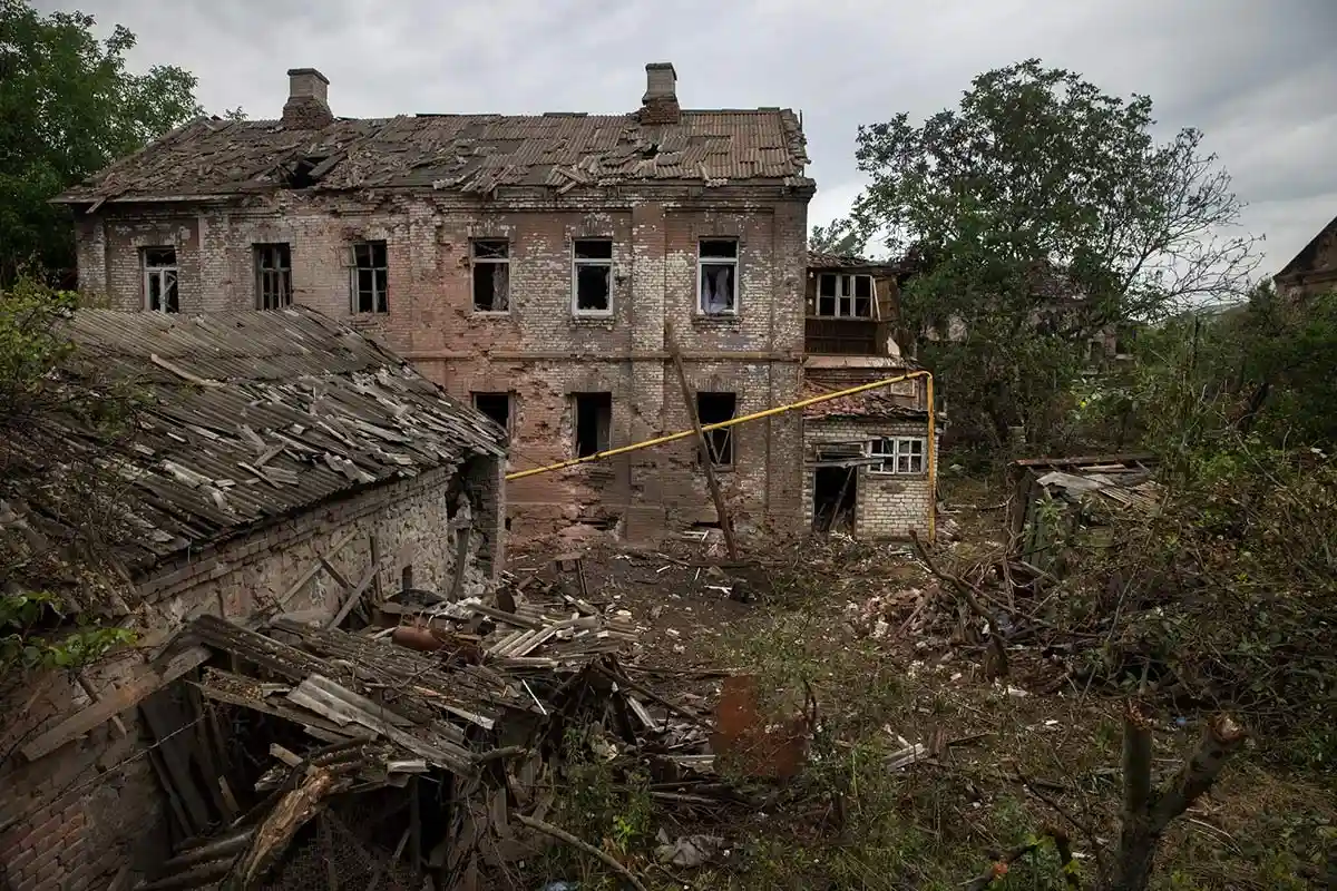 Разрушенные здания в этом месяце в Лисичанске. Фото: Tyler Hicks