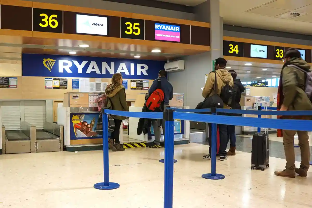 Ryanair заставляет пассажиров из ЮАР проходить «тест на гражданство». Фото: Rob Wilson / Shutterstock.com