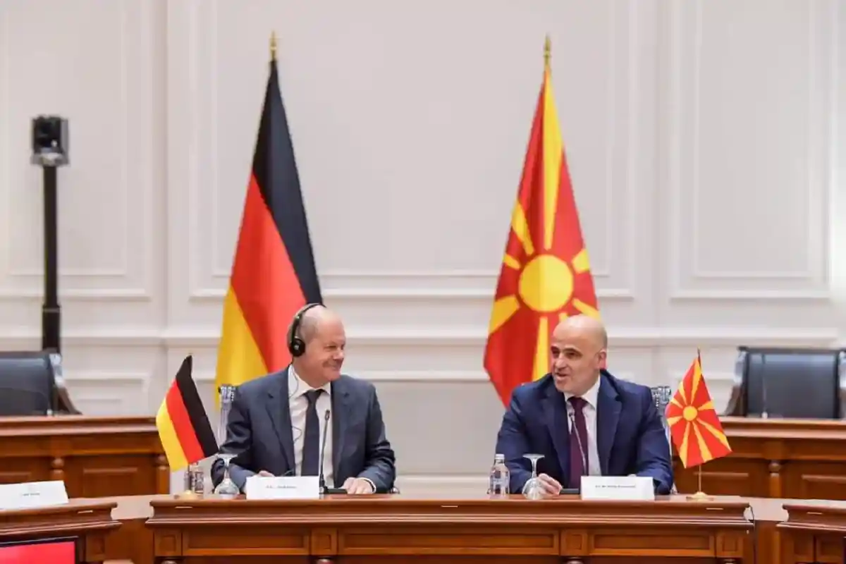 Олаф Шольц призвал к немедленным переговорам о вступлении Северной Македонии в ЕС.