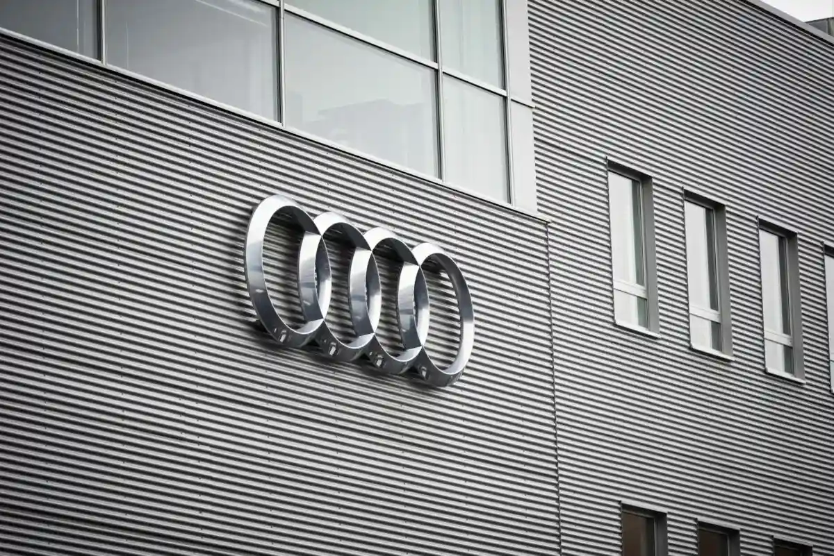 Сотрудник Audi подал в суд: что случилось?
