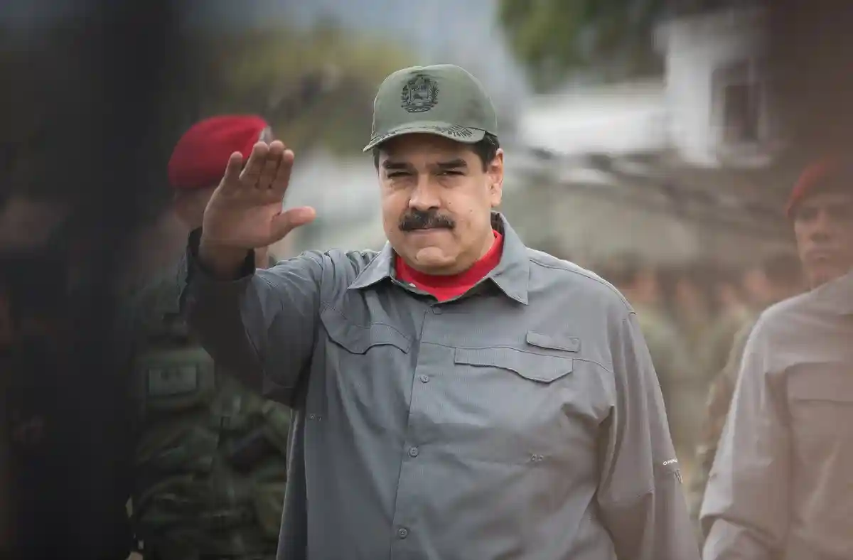 США разрешат Венесуэле продавать свою нефть Европе, если президент Мадуро пойдет на уступки оппозиции. Фото: StringerAL / shutterstock.com