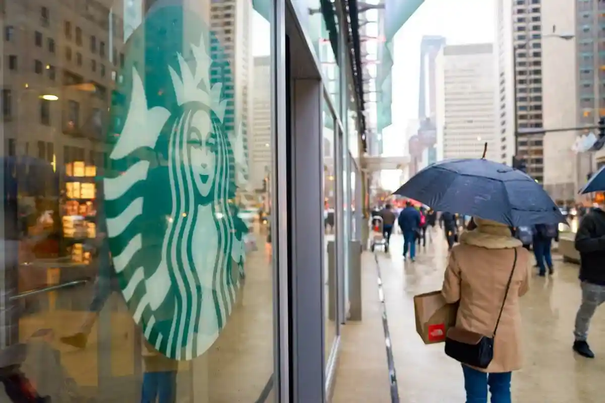 Starbucks закрывается в США