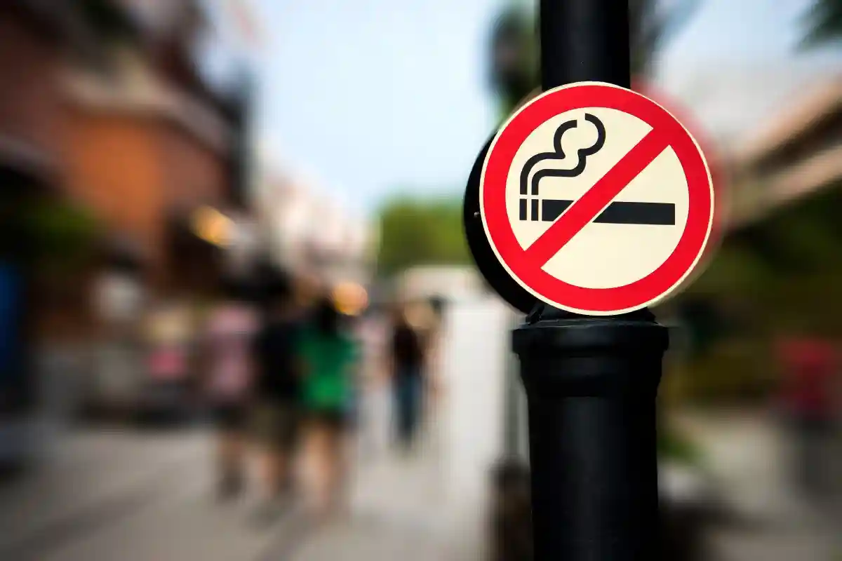 В Англии хотят ежегодно повышать возраст покупки сигарет. Фото: ​​ totojang1977 / Shutterstock.com