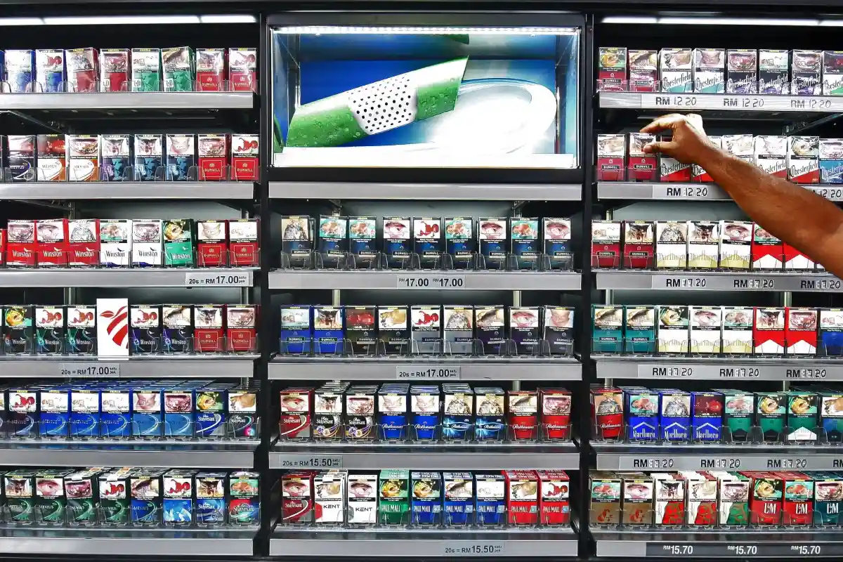 В Англии хотят ежегодно повышать возраст покупки сигарет. Фото: ​​ Friko Keiro / Shutterstock.com