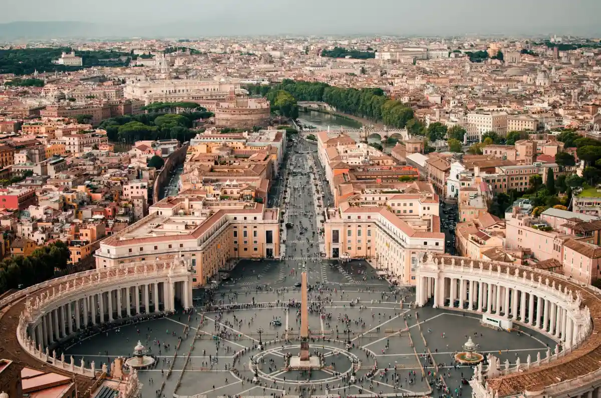 Террористическая угроза в Ватикане: неизвестный прорвал блокпост. Фото: Caleb Miller/Unsplash.com