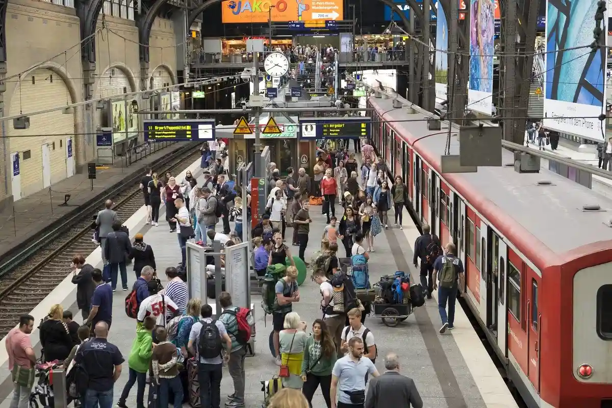Билет за 9 евро в выходные вызвал хаос на вокзалах