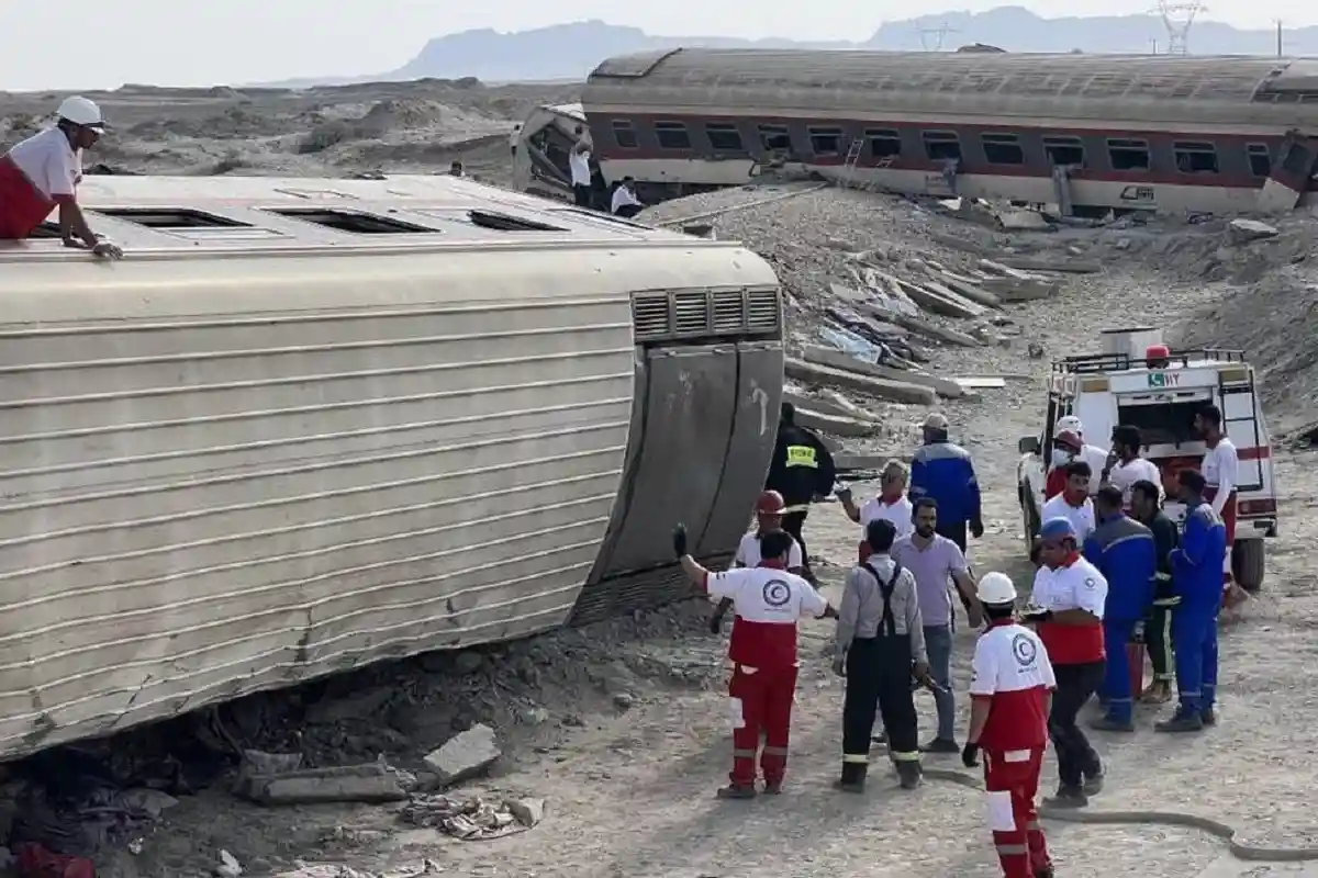 Крушение поезда в Иране привело к гибели 21 человека