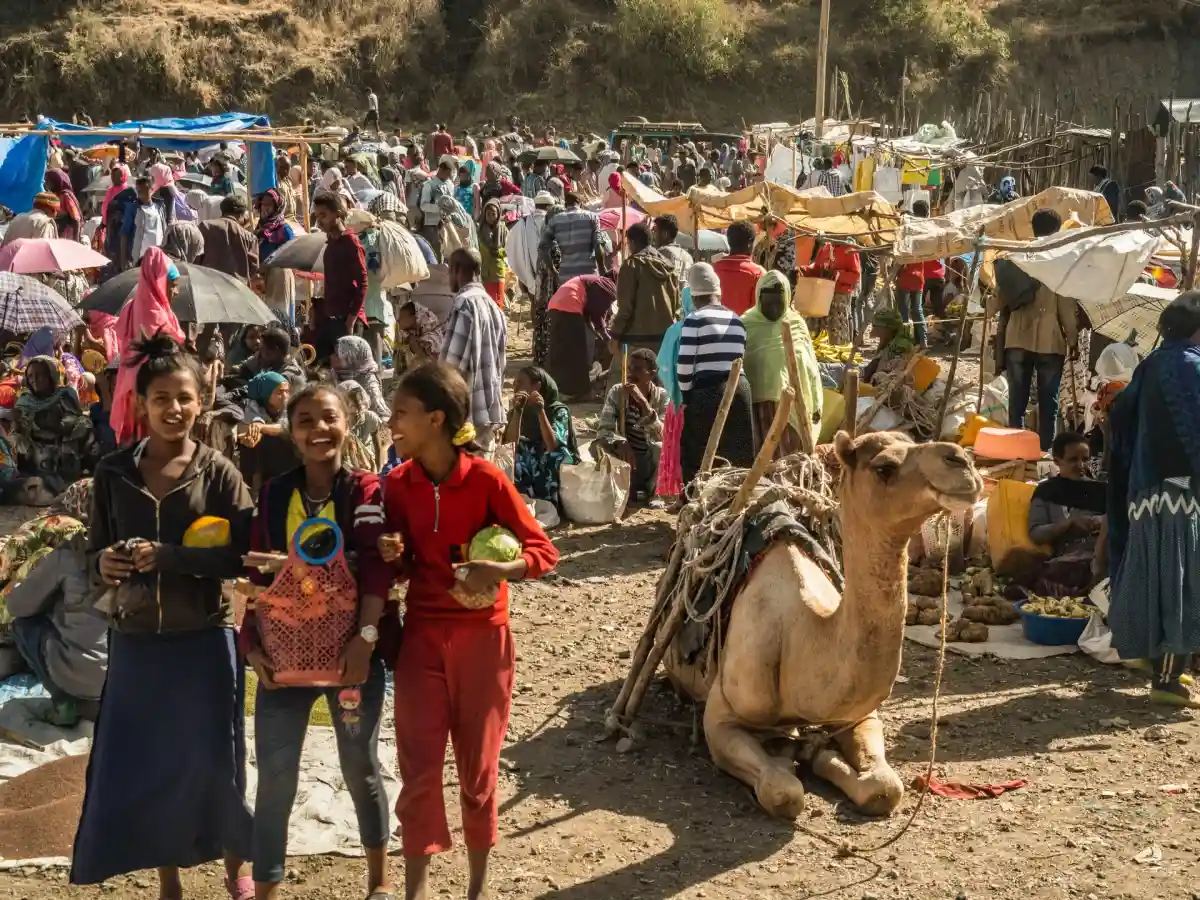 Убийство мирных жителей в Эфиопии. Жители крупной деревни Оромийского региона. Фото: Lesly Derksen / Unsplash.com