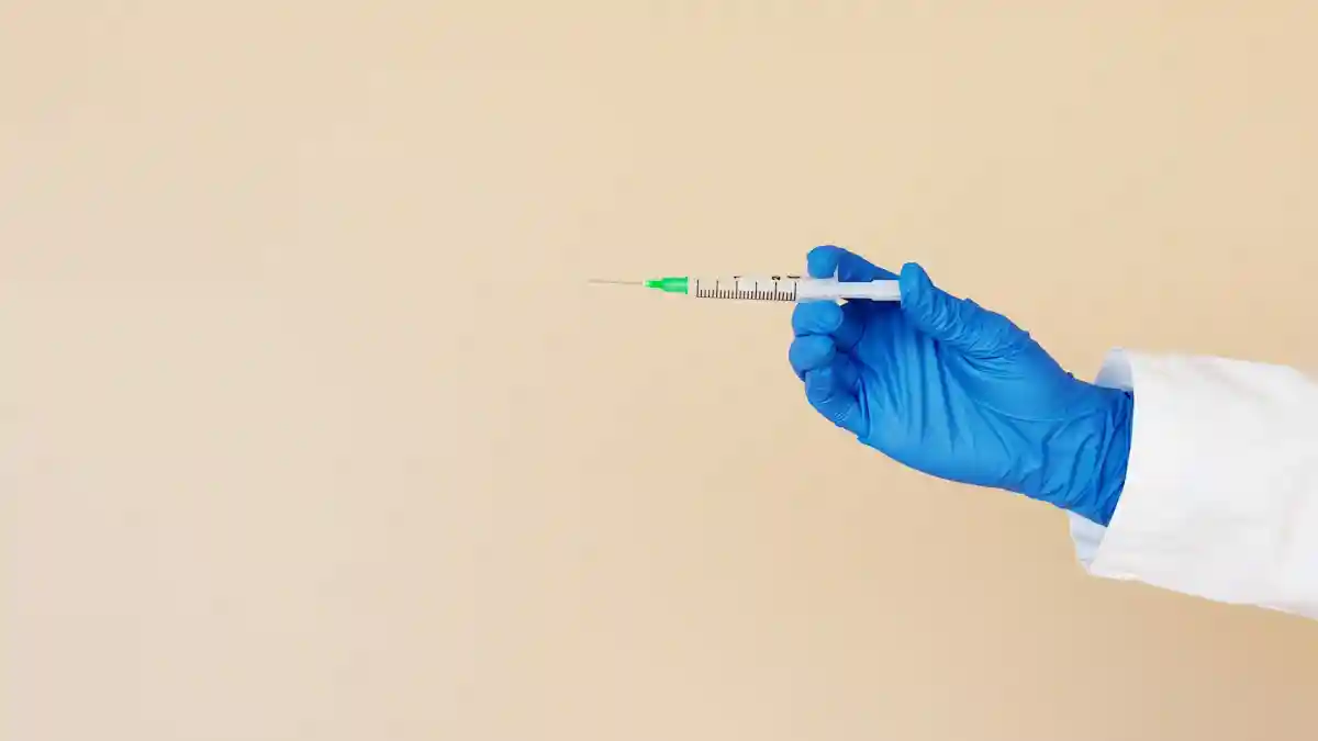 Pfizer признали, что людям вводилась фейковая вакцина от ковида. На фоне этого акции компании упали. Фото: Artem Podrez / Pexels.