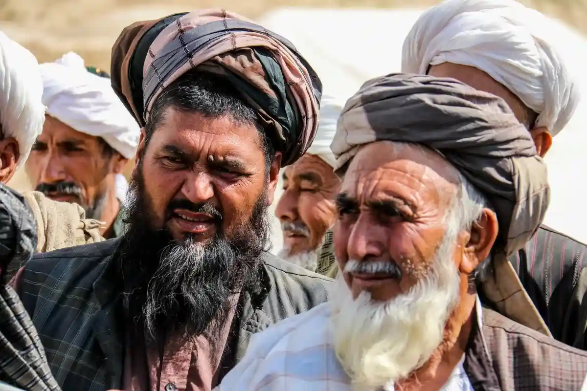 Вашингтон хочет посадить талибов за стол переговоров
