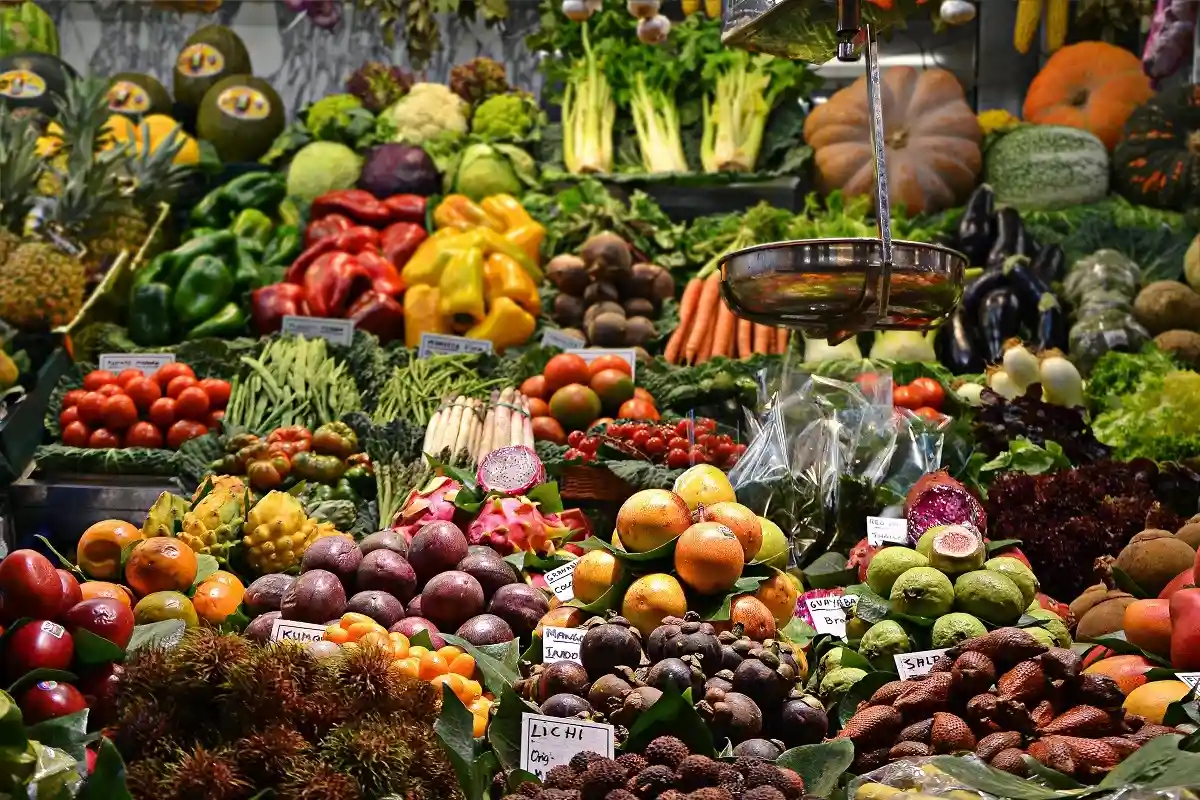 Транспортировка овощей и фруктов вредит окружающей среде. Фото: Ja Ma / Unsplash.com
