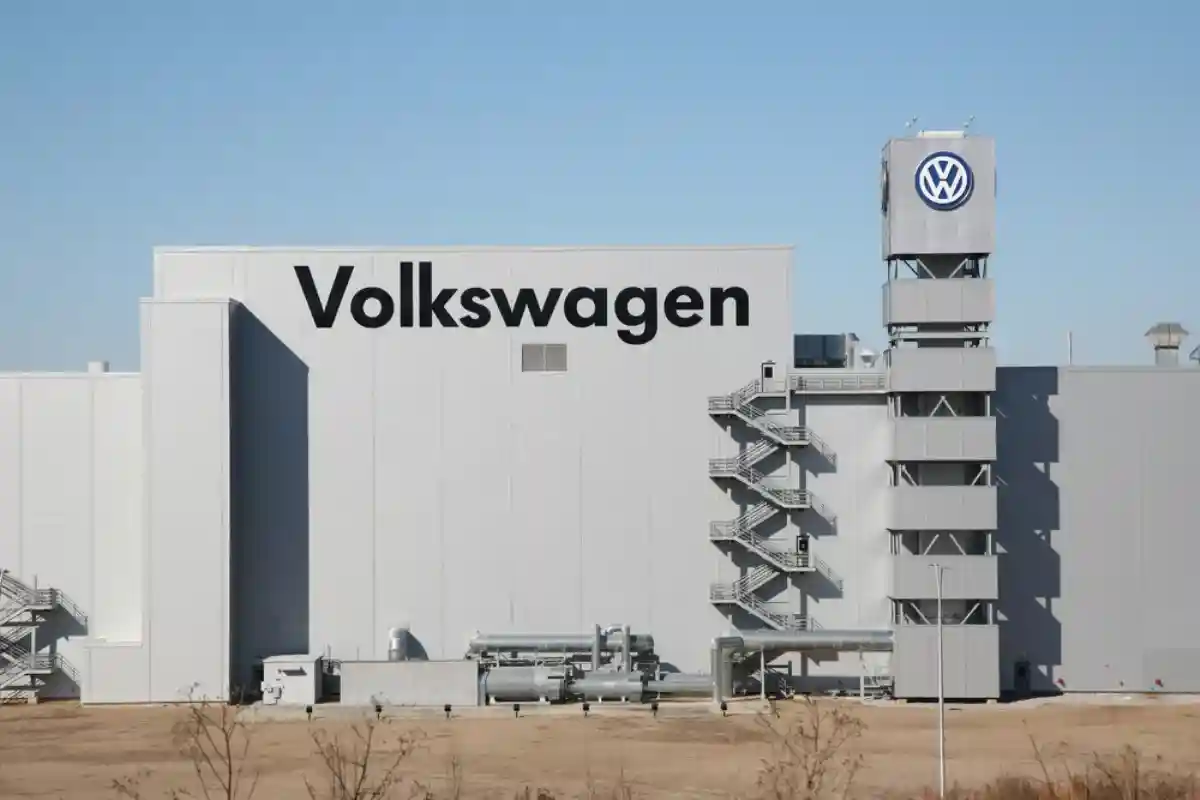 Volkswagen увольняет россиян