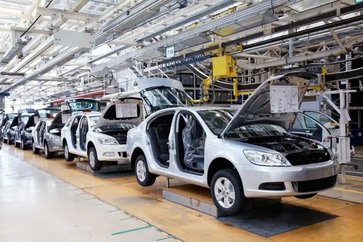 Volkswagen увольняет россиян за шесть зарплат. Фото: Nataliya Hora / Shutterstock.com