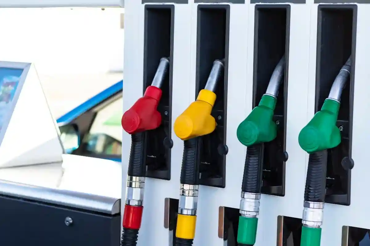 Новые цены на бензин в Германии: когда и где лучше заправляться?