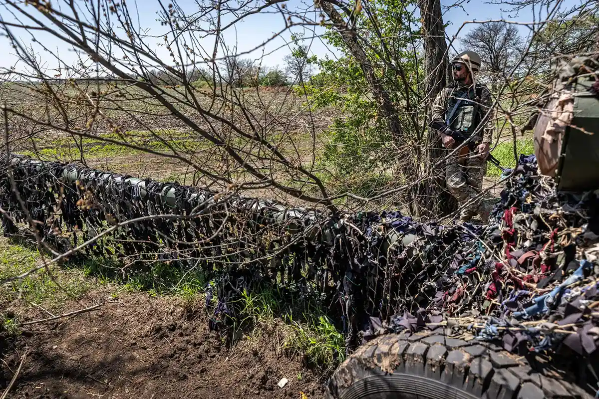 Украинская артиллерийская позиция в неназванном месте в Херсонской области на юге Украины. Фото: David Guttenfelder