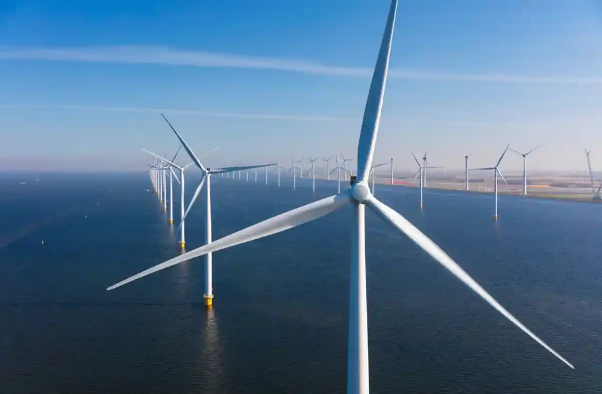 Морские ветряные электростанции поставляют «зеленую» электроэнергию Deutsche Bahn. Фото: Shutterstock