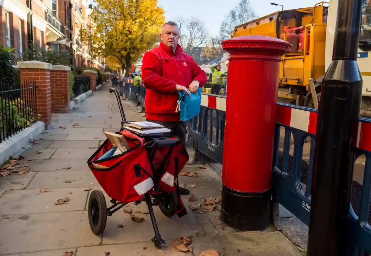 Сотрудники Royal Mail готовы бастовать ради повышения зарплаты. Фото: Kauka Jarvi / Shutterstock.com