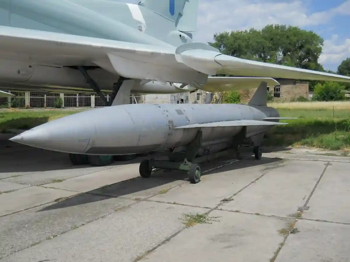 18 человек погибли в результате авиаудара. Ракета Х-22, которыми обстреляли Одессу. Фото: DAVID HOLT Flickr.com / wikipedia.org
