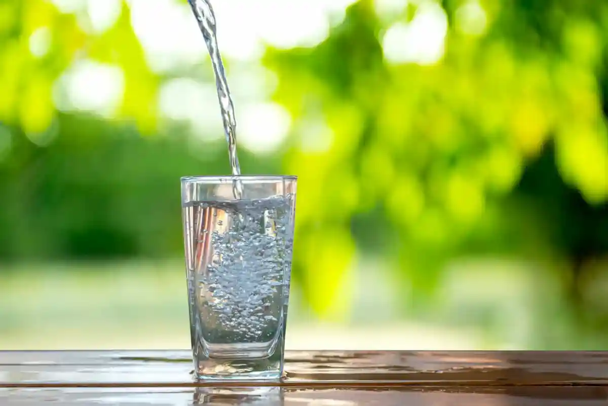 Дефицит воды в организме. Фото: jinnawat tawong / Shutterstock.com