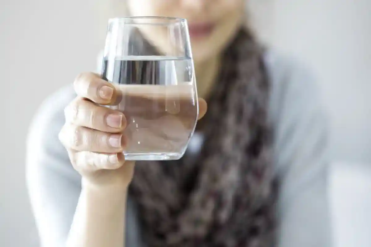 Дефицит воды в организме. Фото: sebra / Shutterstock.com