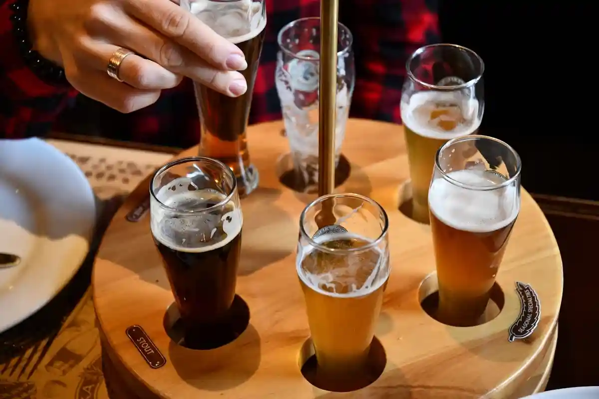 Как правильно дегустировать пиво. Фото: Ninelro / Shutterstock.com