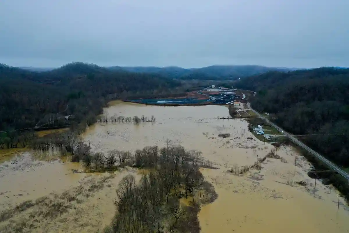 Число жертв наводнения в Кентукки возросло до 25 человек