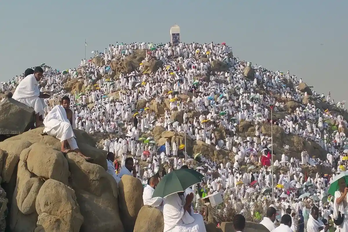 Миллион мусульманских паломников собрались на горе Арафат