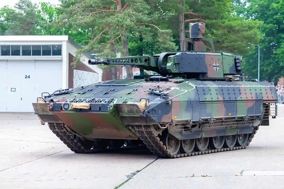 Puma - один из основных автомобилей, выпускаемых производителем военной техники Rheinmetall в южной части Люнебургской пустоши.