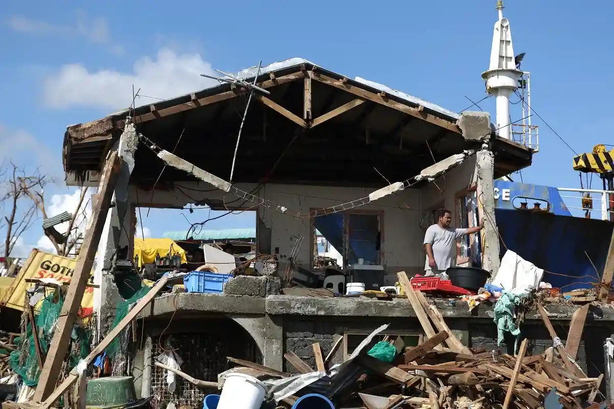 Филиппины отправляют вертолеты в районы землетрясения