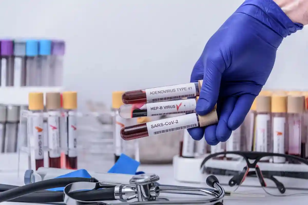 Подозревается аденовирус как виновник детского гепатита неизвестного происхождения Фото: Jbruiz / Shutterstock.com