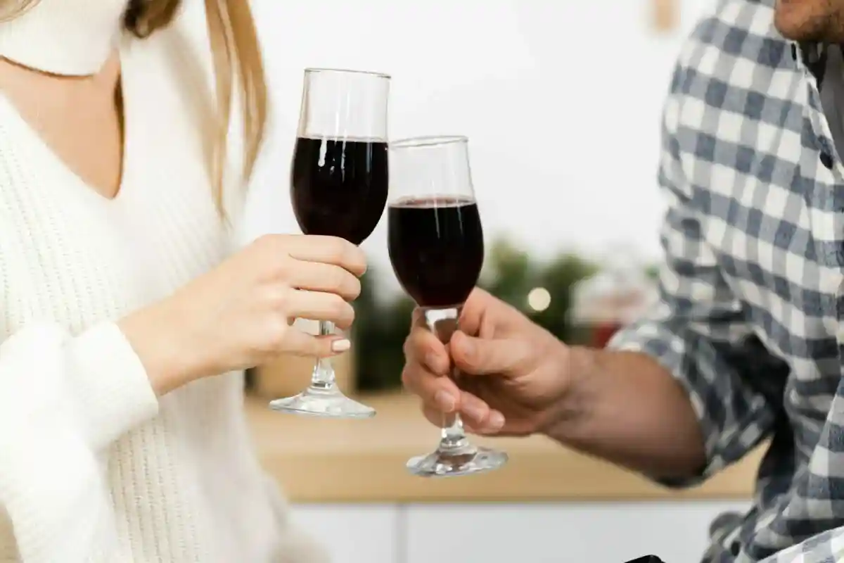 Полезно ли красное вино для сердца. Фото: FabrikaSimf / Shutterstock.com