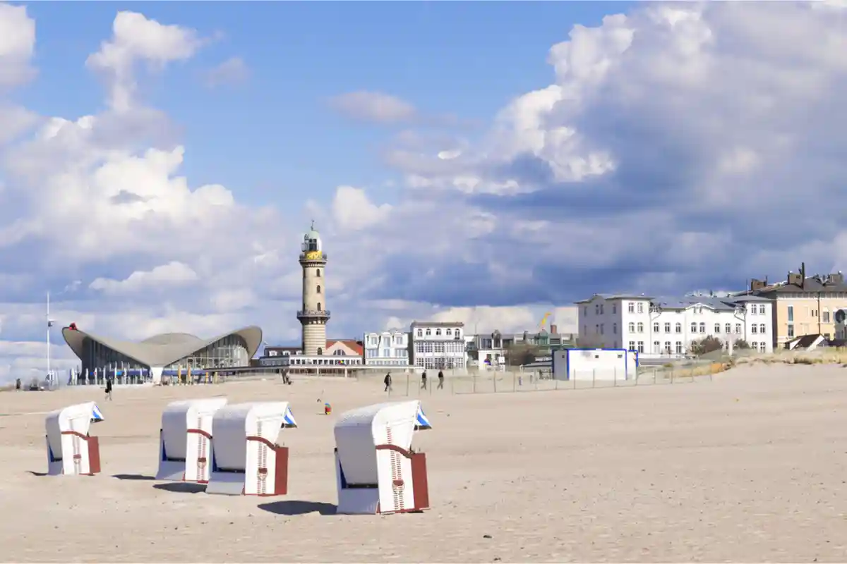 Натуральный отдых на берегу Балтийского моря. Фото: Wolfgang Zwanzger / Shutterstock.