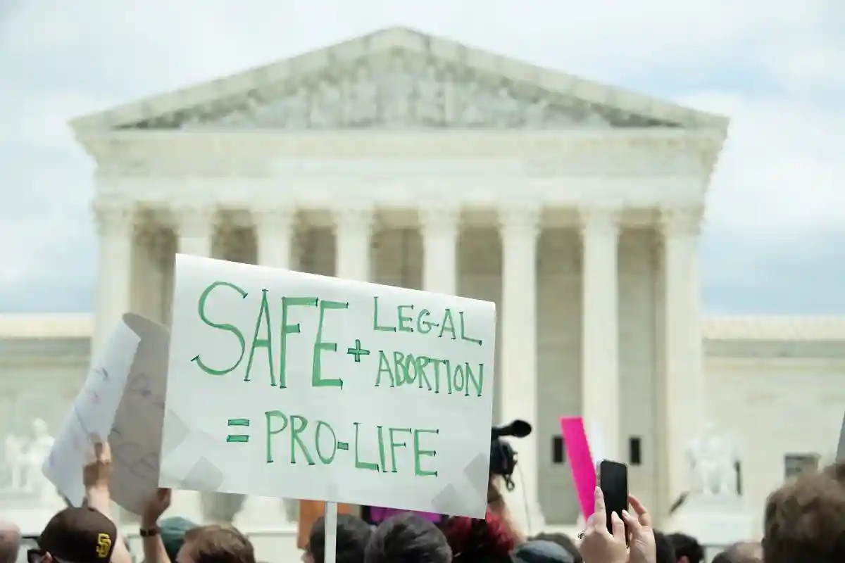 В США могут объявить ЧС в здравоохранении из-за абортов