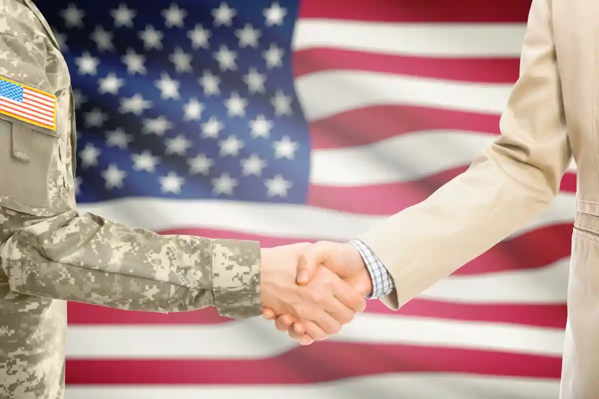Сенат США хочет выделить 850 млрд на оборону в 2023 году. Фото: Niyazz / Shutterstock.com