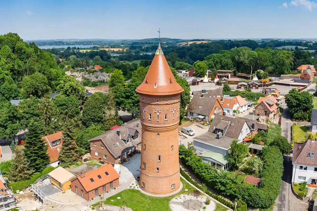 Бывшая водонапорная башня, ставшая архитектурным памятником для всей Германии и жилым домом для одного бизнесмена. Фото: wasserturm-segeberg.de